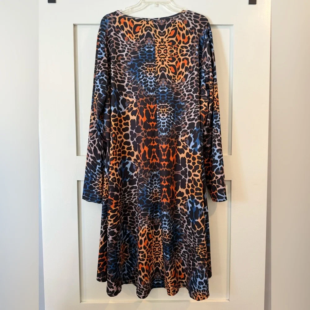 Leopard Print V-Neck Tunic - Picture 2 of 2